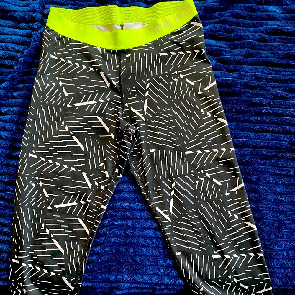 Nike pro crop leggings